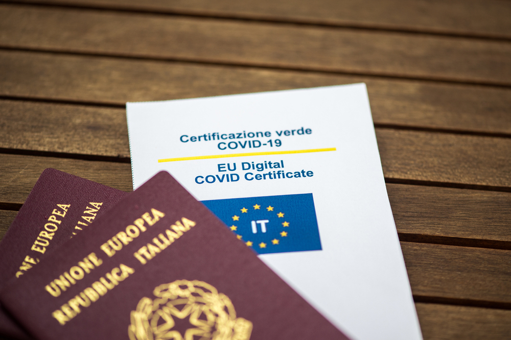 Resident document and covid certificate to Italy for the investor