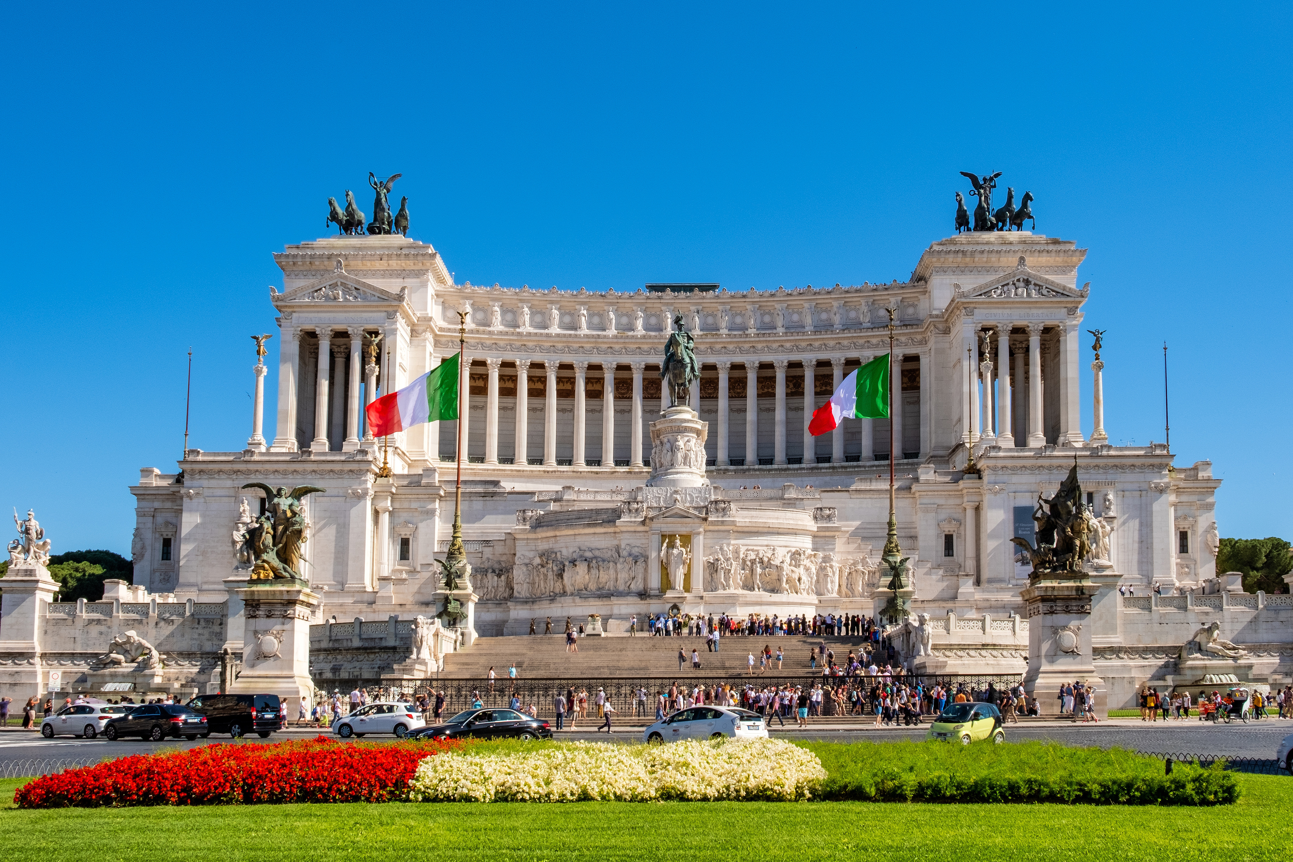 Italy abolishes restrictions in switching from study visa to work visa